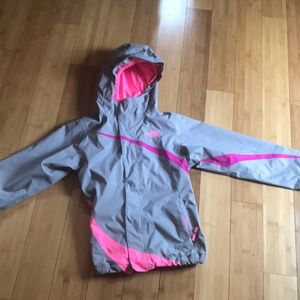 Girls north face coat. Size 7/8.